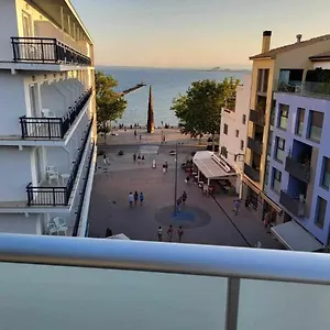 https://roses-casc-antic-sant-elm-4.topcostabravahotels.com